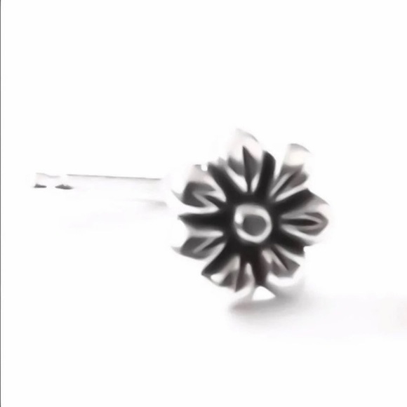 925 Sterling Silver Daisy Flower Nose Ring &/or Helix Tragus Cartilage Earring - Picture 2 of 8